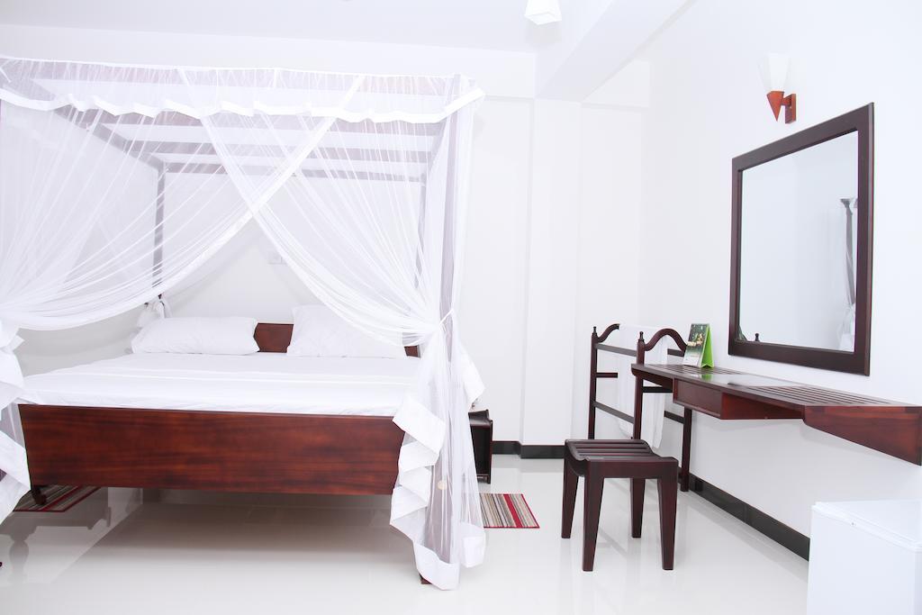 Villa Dineha ฮิกคาดูวา ภายนอก รูปภาพ
