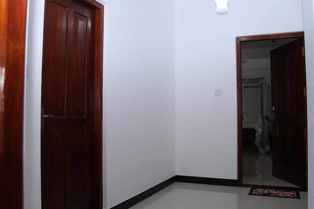 Villa Dineha ฮิกคาดูวา ภายนอก รูปภาพ