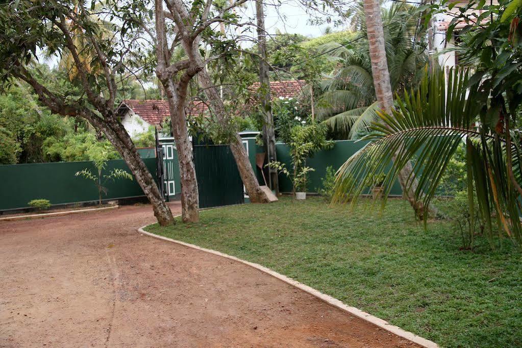 Villa Dineha ฮิกคาดูวา ภายนอก รูปภาพ