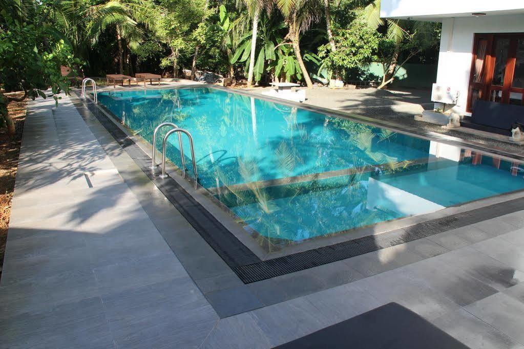 Villa Dineha ฮิกคาดูวา ภายนอก รูปภาพ